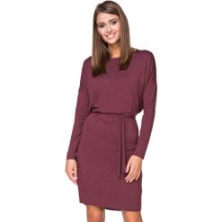 Bordowa Sukienka z Wiązanym Paskiem. Czerwone sukienki na komunię Molly.pl, na co dzień, l, z elastanu, oversize. Za 139,90 zł.