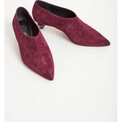 CZÓŁENKA CARNIA WEEKEND MAX MARA. Czółenka damskie Weekend Max Mara, bez wzorów, bez obcasa, na szpilce. Za 1359,00 zł.