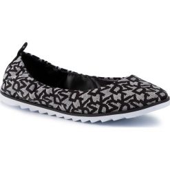 Baleriny DKNY - Vivi Ballerina K2936122 Logo Jacq White/Black Whb. Czarne baleriny damskie DKNY, bez wzorów, ze skóry ekologicznej, klasyczne, bez obcasa. W wyprzedaży za 299,00 zł.