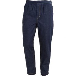 Uniforms for the Dedicated SHADOWS Jeansy Zwężane raw denim. Czarne jeansy męskie marki Uniforms for the Dedicated. W wyprzedaży za 412,30 zł.