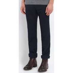 SPODNIE DŁUGIE MĘSKIE PROSTE, CHINOSY. Szare spodnie męskie Top Secret, na co dzień, m, bez wzorów, eleganckie, długie. W wyprzedaży za 54,99 zł.