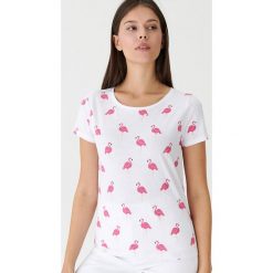 T-shirt z nadrukiem we flamingi - Biały. Białe t-shirty damskie House, s, z nadrukiem, bez kołnierzyka. Za 29,99 zł.
