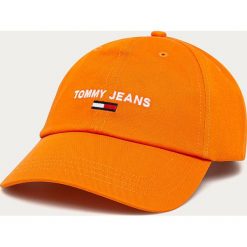 Tommy Jeans - Czapka. Pomarańczowe czapki męskie Tommy Jeans, z aplikacjami, z bawełny. W wyprzedaży za 99,90 zł.