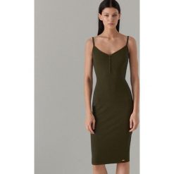 Midi sukienka bodycon - Khaki. Brązowe sukienki damskie Mohito, s, bez wzorów, bez kołnierzyka, bez rękawów, midi, bodycon. Za 69,99 zł.
