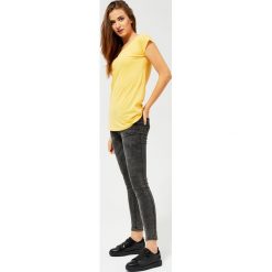 Bluzka basic. Pomarańczowe bluzki damskie Moodo, xs. Za 7,99 zł.