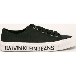Calvin Klein Jeans - Tenisówki. Czarne trampki i tenisówki damskie Calvin Klein Jeans, bez wzorów, z jeansu, na sznurówki. W wyprzedaży za 299,90 zł.