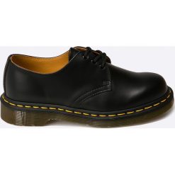Dr Martens - Półbuty. Czarne półbuty damskie skórzane marki Dr. Martens, z okrągłym noskiem, na obcasie. Za 579,90 zł.
