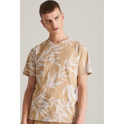 T-shirt z motywem roślinnym - Żółty. Żółte t-shirty męskie Reserved, s, bez wzorów, bez kołnierzyka. Za 79,99 zł.