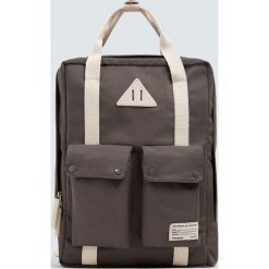 Szary plecak school. Szare plecaki damskie marki Pull&Bear. Za 79,90 zł.