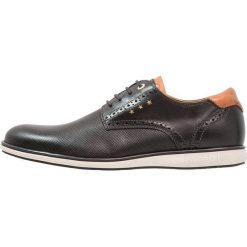 Pantofola d`Oro SANGRO UOMO LOW Sznurowane obuwie sportowe black. Czarne buty skate męskie Pantofola d`Oro, z materiału, na sznurówki. W wyprzedaży za 367,20 zł.