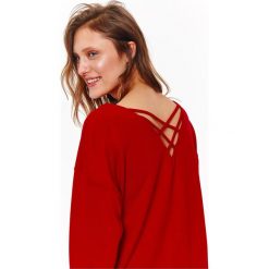 Bluza nierozpinana damska, nierozpinana, gładka. Czerwone bluzy damskie Top Secret, na lato, bez wzorów, z długim rękawem, długie, bez kaptura. W wyprzedaży za 69,99 zł.