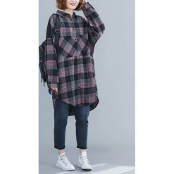 Koszula w kolorze khaki-czarnym ze wzorem. Brązowe koszule damskie z asymetrycznym kołnierzem. W wyprzedaży za 159,95 zł.