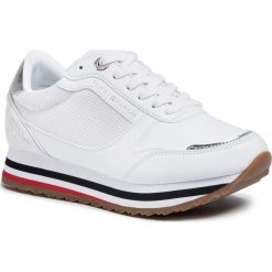 Sneakersy TOMMY HILFIGER - Feminine Tommy Monogram Sneaker FW0FW04706 White YBS. Białe półbuty damskie TOMMY HILFIGER, na co dzień, bez wzorów, ze skóry ekologicznej, bez obcasa, bez zapięcia. W wyprzedaży za 279,00 zł.