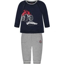2-częściowy zestaw w kolorze granatowo-szarym. Niebieskie t-shirty chłopięce z nadrukiem marki Kanz, z bawełny, długie. W wyprzedaży za 49,95 zł.