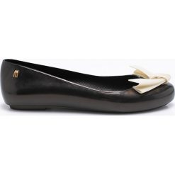 Melissa - Baleriny Space Love V. Czarne baleriny damskie marki Melissa, z gumy. W wyprzedaży za 159,90 zł.