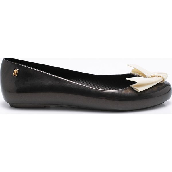 Melissa - Baleriny Space Love V. Czarne baleriny damskie lakierowane Melissa, z gumy. W wyprzedaży za 179,90 zł.