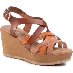 Sandały LORETTA VITALE - 20804 Beige. Pomarańczowe klapki damskie Loretta Vitale, bez wzorów, ze skóry, bez obcasa, na koturnie. W wyprzedaży za 159,00 zł.