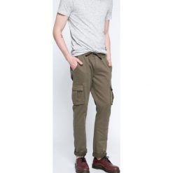 Blend - Spodnie. Zielone spodnie męskie Blend, na co dzień, bez wzorów, z elastanu, casualowe. W wyprzedaży za 79,90 zł.