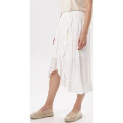 Biała Spódnica Taria. Białe spódniczki damskie Born2be, xl, bez wzorów, midi. W wyprzedaży za 44,99 zł.