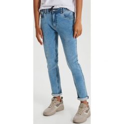 Jeansy slim z elastyczną talią - Niebieski. Niebieskie jeansy męskie Cropp, m, bez wzorów. Za 139,99 zł.
