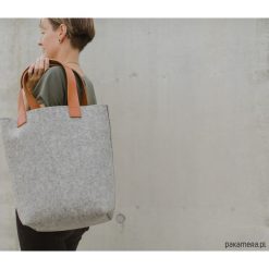 Torebka filcowa SZARY melanż. Szare torebki klasyczne damskie marki Pakamera, bez wzorów, bez dodatków. Za 299,00 zł.