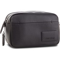 Kosmetyczka CALVIN KLEIN - Task Force Washbag K50K503952 001. Czarne kosmetyczki męskie marki Calvin Klein, ze skóry ekologicznej. Za 299,00 zł.