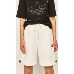 Adidas Originals - Szorty. Białe spodenki sportowe damskie adidas Originals, bez wzorów, z elastanu, sportowe. Za 139,90 zł.