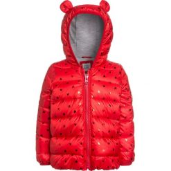 GAP PUFFER BABY Kurtka zimowa modern red. Czerwone kurtki męskie marki GAP, na zimę, z poliesteru. W wyprzedaży za 186,75 zł.