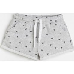 Szorty dresowe - Jasny szary. Szare szorty damskie Reserved, s, bez wzorów, z dresówki. Za 49,99 zł.