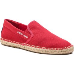 Espadryle TOMMY JEANS - Flag Espadrille EM0EM00232 Tango Red 611. Czerwone espadryle męskie Tommy Jeans, bez wzorów, z jeansu. W wyprzedaży za 209,00 zł.