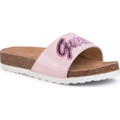 Klapki GUESS - Sylvie FJ6SYL ELE03 RSE. Różowe klapki damskie Guess, z aplikacjami, ze skóry ekologicznej, bez obcasa. W wyprzedaży za 239,00 zł.