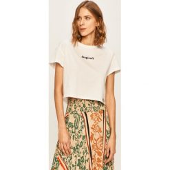 Desigual - T-shirt. Białe bluzki damskie Desigual, s, z nadrukiem, z bawełny, casualowe, z okrągłym kołnierzem. W wyprzedaży za 89,90 zł.