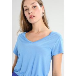 T-shirty damskie: Kaffe ANNA V NECK Tshirt basic lake blue
