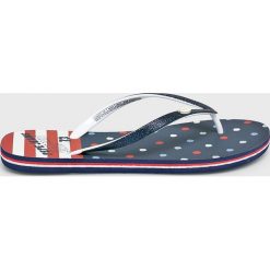 Pepe Jeans - Japonki. Szare klapki damskie Pepe Jeans, bez wzorów, z jeansu, bez obcasa, na obcasie. W wyprzedaży za 79,90 zł.