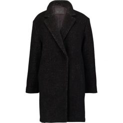 Levi's® CARINA Krótki płaszcz black. Czarne płaszcze damskie wełniane marki Levi's®, s. W wyprzedaży za 400,95 zł.