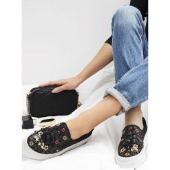 Czarne Slip On Unchained Story. Czarne trampki damskie slip on marki vices. Za 109,99 zł.