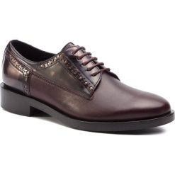 Oxfordy GEOX - D Brogue B D842UB 043CN C7357 Dk Burgundy. Czerwone półbuty damskie Geox, bez wzorów, ze skóry ekologicznej, bez obcasa, na obcasie, bez zapięcia. W wyprzedaży za 289,00 zł.