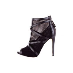 Sandały Guess FL5AL2FAB09. Czarne sandały damskie Guess, z aplikacjami, bez obcasa, bez zapięcia. Za 592,39 zł.