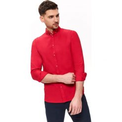 Koszula oxford taliowana. Czerwone koszule męskie Top Secret, na lato, m, bez wzorów, z bawełny, eleganckie, bez kołnierzyka, z długim rękawem. W wyprzedaży za 39,99 zł.