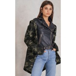 NA-KD Trend Płaszcz przeciwdeszczowy z nadrukiem moro - Multicolor. Szare płaszcze damskie marki NA-KD Trend, moro, z poliesteru. W wyprzedaży za 121,48 zł.
