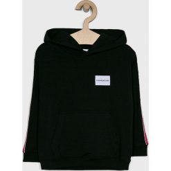 Calvin Klein Jeans - Bluza dziecięca 104-176 cm. Czarne bluzy dziewczęce Calvin Klein Jeans, z nadrukiem, z elastanu, bez rękawów, z kapturem. W wyprzedaży za 229,90 zł.