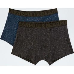 Komplet 2 par bokserek w kolorach czarnym i granatowym. Czarne bokserki męskie marki Pull&Bear, bez wzorów. Za 59,90 zł.