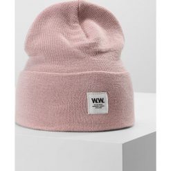 Wood Wood GERALD TALL BEANIE Czapka peach beige. Czerwone czapki damskie marki Wood Wood, z materiału. W wyprzedaży za 224,25 zł.