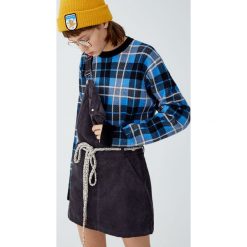 Sztruksowa ogrodniczka. Szare sukienki damskie Pull&Bear, bez wzorów, z jeansu, bez kołnierzyka, bez rękawów. Za 99,90 zł.