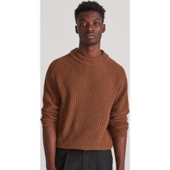 Sweter ze stójką - Brązowy. Pomarańczowe swetry męskie Reserved, s, bez wzorów, ze stójką, bez kaptura. Za 119,99 zł.
