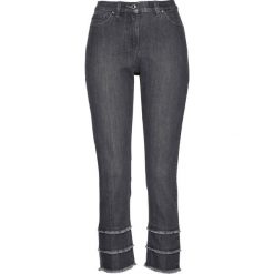 Dżinsy 7/8 ze stretchem i ozdobnie postrzępionym dołem nogawek bonprix szary denim. Szare jeansy damskie marki bonprix. Za 109,99 zł.