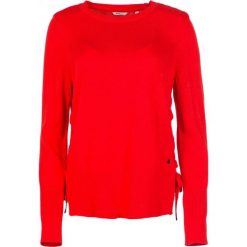 Mustang sweter damski S czerwony. Czerwone swetry damskie Mustang, s, bez wzorów, z bawełny, bez rękawów, bez kaptura. W wyprzedaży za 225,00 zł.