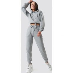 NA-KD Basic Spodnie dresowe basic - Grey. Szare spodnie damskie marki NA-KD Basic, z bawełny. Za 100,95 zł.