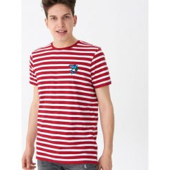 T-shirt z aplikacją - Czerwony. Czerwone t-shirty męskie House, s, z aplikacjami, bez kołnierzyka. Za 49,99 zł.