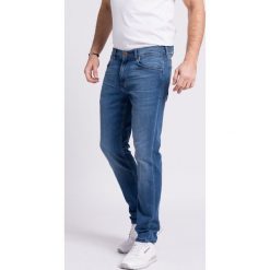 Wrangler - Jeansy Greensboro Bright Stroke. Niebieskie jeansy męskie marki Wrangler, bez wzorów. Za 319,90 zł.